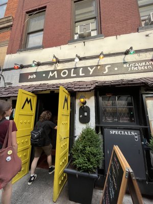 Molly's Shebeen Bar + Restaurant by null