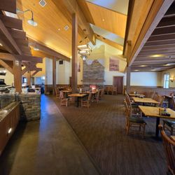 Annie Creek Restaurant and Gift Shop - Dining seating