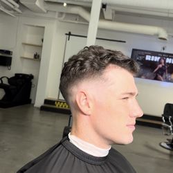 Reezy Cutz - Mid skin fade