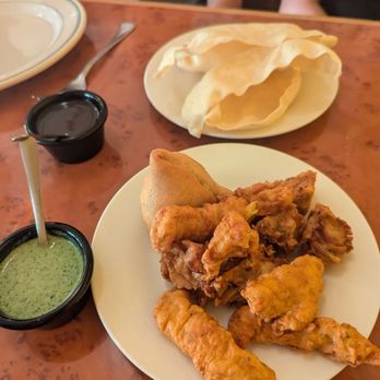 Little Goan Indian Cafe - Sample Appetizers with mint dipping sauce. - Indian Near Me - Novato, California
