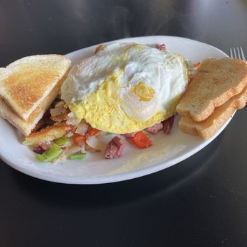 Cameo Cafe - Corned Beef Hash and Eggs - Breakfast & Brunch Near Me - Vancouver, Washington