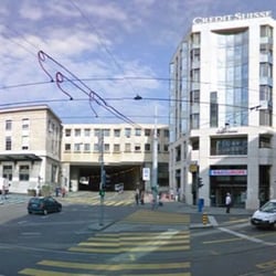 Boutique Rail Europe - Sncf - View from the sidewalk in front of the Boutique SNCF. Left : the train station. Right : Boutique SNCF (located on  groundfloor).