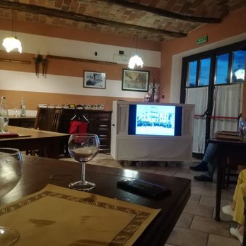 Cascina Caldera - Inside the second section of the restaurant. The seating was very cosy and there was live entertainment. - Bed & Breakfast Near Me - Cantarana, AT