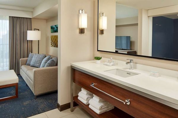 Hilton Garden Inn Waikiki Beach by null