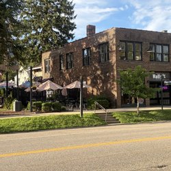 Wally's Pizza - View from street