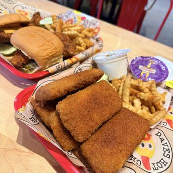 Dave's Hot Chicken - 5 piece mozz and 2 sliders combo with fries - Chicken Shop Near Me - Santa Clara, California
