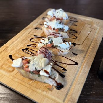 Maxine's Bistro & Bar - New American Near Me - Miami Beach, Florida