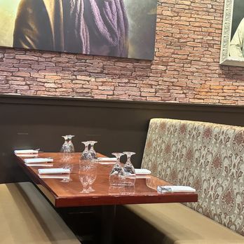 India Oven Auburn - spacious cozy beautiful booth - Indian Near Me - Auburn, California