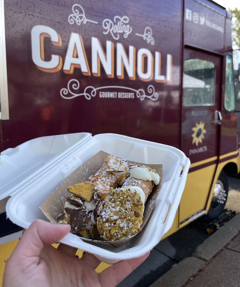 Rolling Cannoli Logo