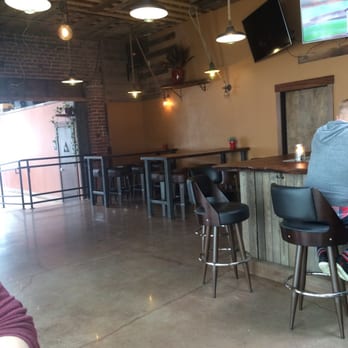Mad Oak - Bars Near Me - Oakland, California