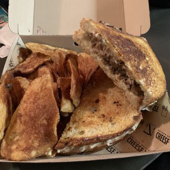 Cheese Louise - Food Trucks Near Me - Conway, New Hampshire