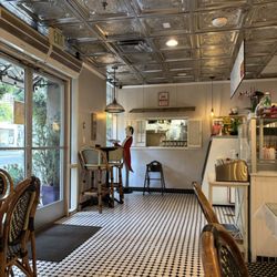 Crepes De Paris - Cute indoor decor