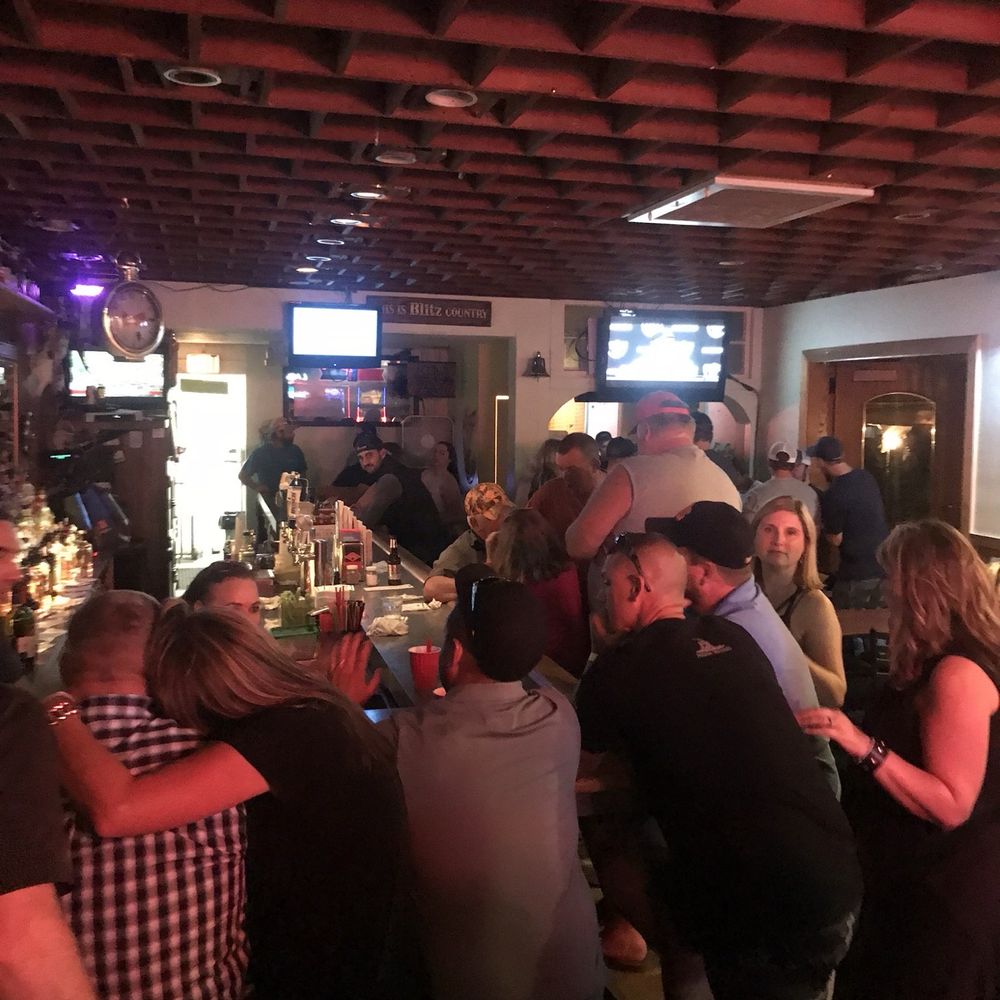 Last Waterin' Hole - Dive Bars Near Me - North Plains, Oregon