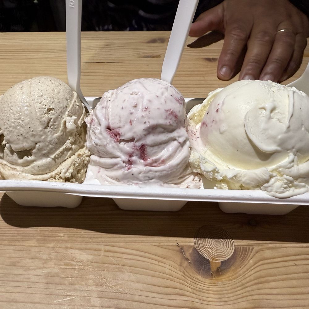Black Sheep Cream - Strawberry mister bean and apple pie - Desserts Near Me - Waipahu, Hawaii Black Sheep Cream - Strawberry mister bean and apple pie - Desserts Near Me - Waipahu, Hawaii