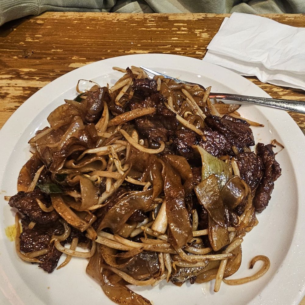 Beijing Dumpling - Chicken chow fun - Dim Sum Near Me - London, XGL Beijing Dumpling - Chicken chow fun - Dim Sum Near Me - London, XGL