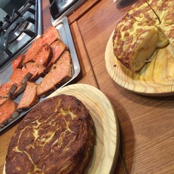 Barcelona Cooking - Spanish Tortilla and Tomato Bread - Cooking Schools Near Me - Barcelona, B