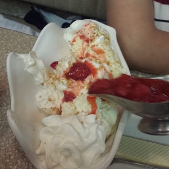 Margie's Candies - Strawberry sundae - Desserts Near Me - Chicago, Illinois Margie's Candies - Strawberry sundae - Desserts Near Me - Chicago, Illinois
