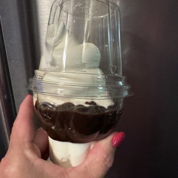 Dairy Queen Ltd Brazier - Hot fudge sundae - Ice Cream & Frozen Yogurt Near Me - Hampton, Virginia