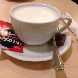Mallorca - Café acompañado con un bombón crujiente de café