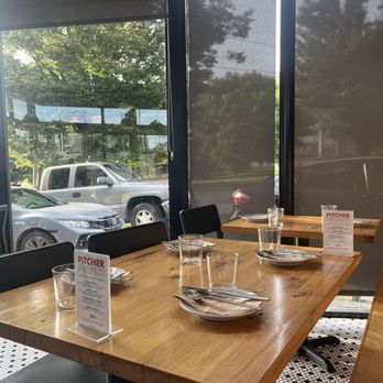 Emmy Squared Pizza - seating - Pizza Near Me - Nashville, Tennessee