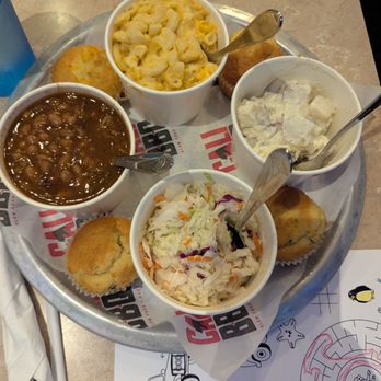 Cali BBQ - Beans, Mac and cheese, coleslaw, potato salad and jalapeno corn bread - Barbeque Near Me - Spring Valley, California