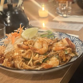 Attraros Thai Eatery - Pad Thai Goong Yang - Thai Near Me - Oakland, California