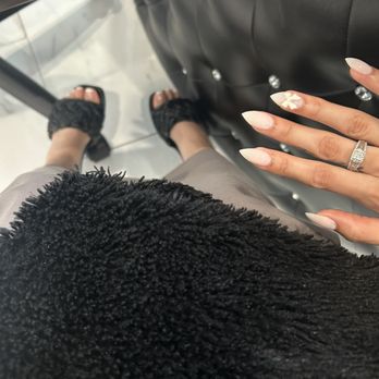 La Belle Nail Bar - Always does such a good job, my go to nail salon  and the workers are friendly /nice - Nail Salons Near Me - Torrance, California