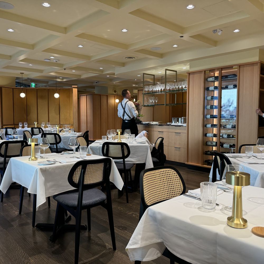 Le Crocodile Restaurant - Interior - French Near Me - Vancouver, British Columbia Le Crocodile Restaurant - Interior - French Near Me - Vancouver, British Columbia