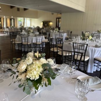 Gold Finch Florals - Beautiful table arrangements - Floral Designers Near Me - Laguna Beach, California
