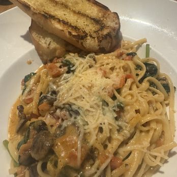 Creatwood Tavern - Cajun Pasta - Cocktail Bars Near Me - Smyrna, Georgia