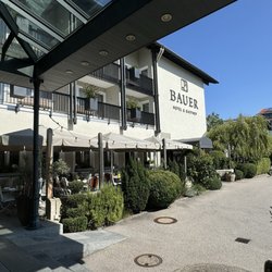 Bauer Hotel & Restaurant - Exterior of hotel
