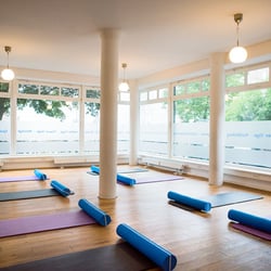 Ahoi Yoga - ahoiYoga* in den Räumen von "keine-falsche-BEWEGUNG" mitten in der Jarrestadt