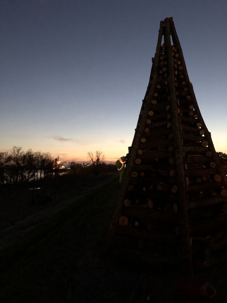 BONFIRES ON THE LEVEE Updated October 2024 52 Photos & 10 Reviews