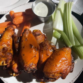 Half Day Brewing - Buffalo Brew House Wings - Pubs Near Me - Lincolnshire, Illinois