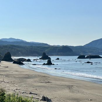Battle Rock Wayfinding Point - The coastline is scenic from the Battle Rock parking lot. - Landmarks & Historical Buildings Near Me - Port Orford, Oregon Battle Rock Wayfinding Point - The coastline is scenic from the Battle Rock parking lot. - Landmarks & Historical Buildings Near Me - Port Orford, Oregon