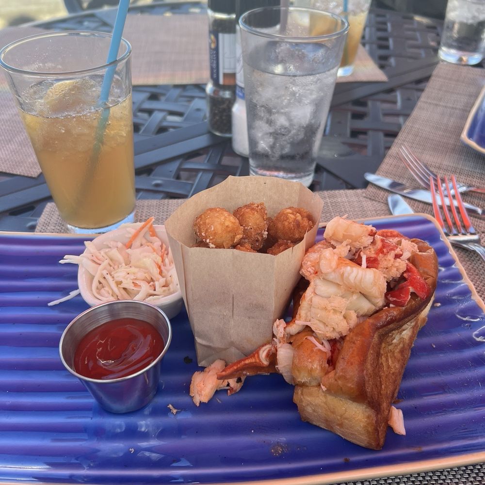Fresh Salt - Connecticut Lobster Roll - Seafood Near Me - Old Saybrook, Connecticut Fresh Salt - Connecticut Lobster Roll - Seafood Near Me - Old Saybrook, Connecticut