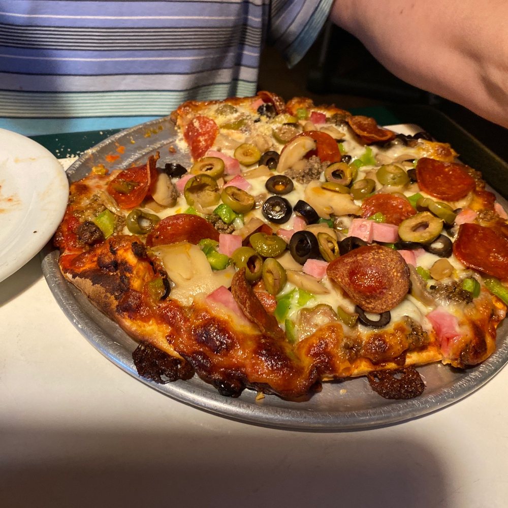 Dave's Pizza - Combo pizza with green olives instead of onions - Pizza Near Me - Bartonville, Illinois