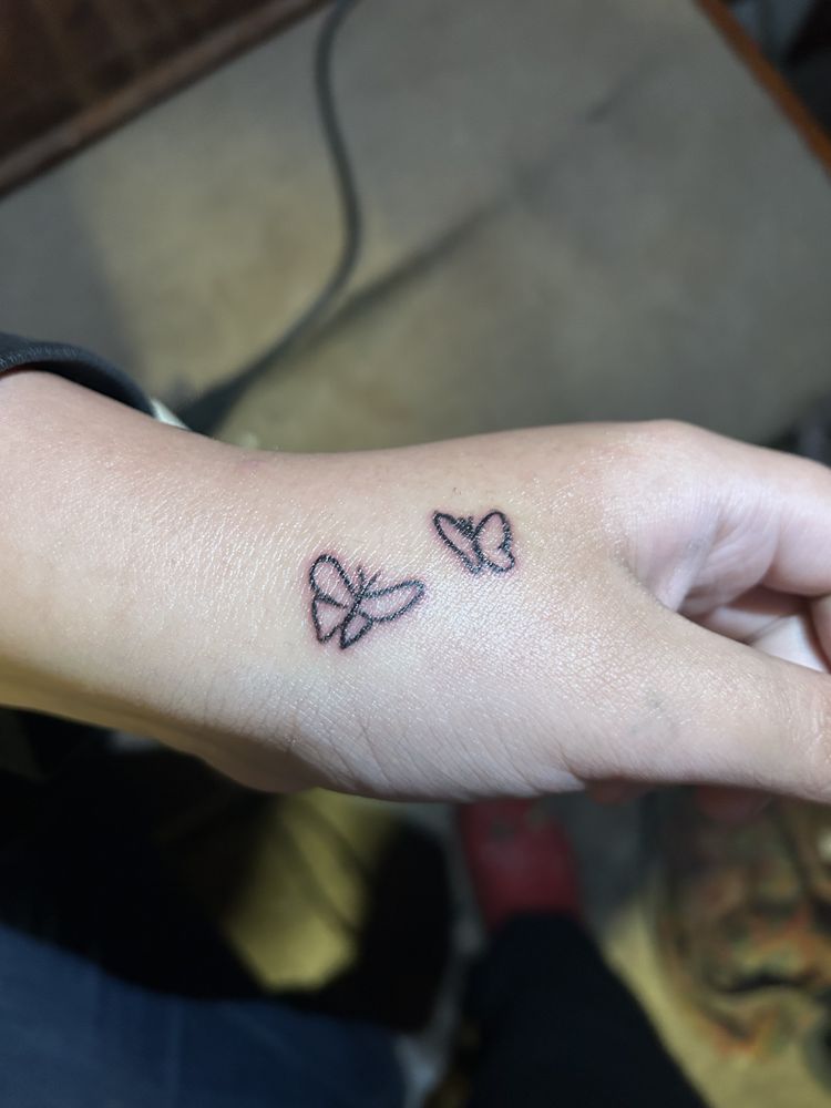 Alynna’s Tattoos Logo