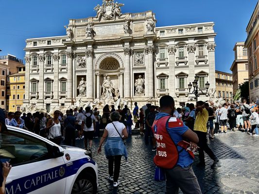 Photo of Fontana di Trevi - Rome, RM, IT. Huge crowds here !