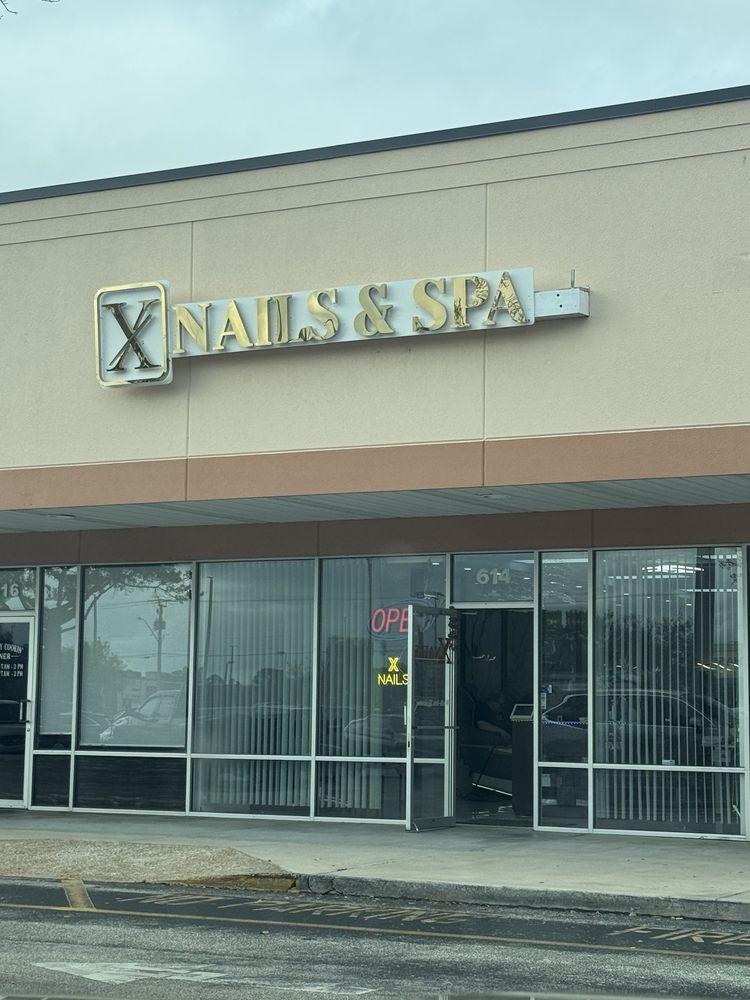 X Nails Spa Logo