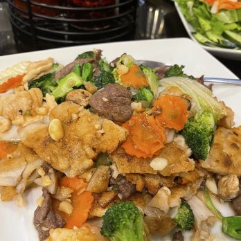 Hung Ky Asian Kitchen - K1 Pan- Fried Flat Noodles /Hu Tieu Ap Chao with seafood , vegetables and beef so good - Chinese Near Me - Round Rock, Texas