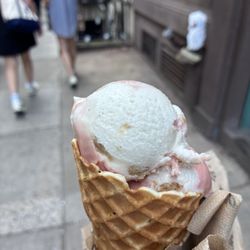Vegan strawberry cheescake
