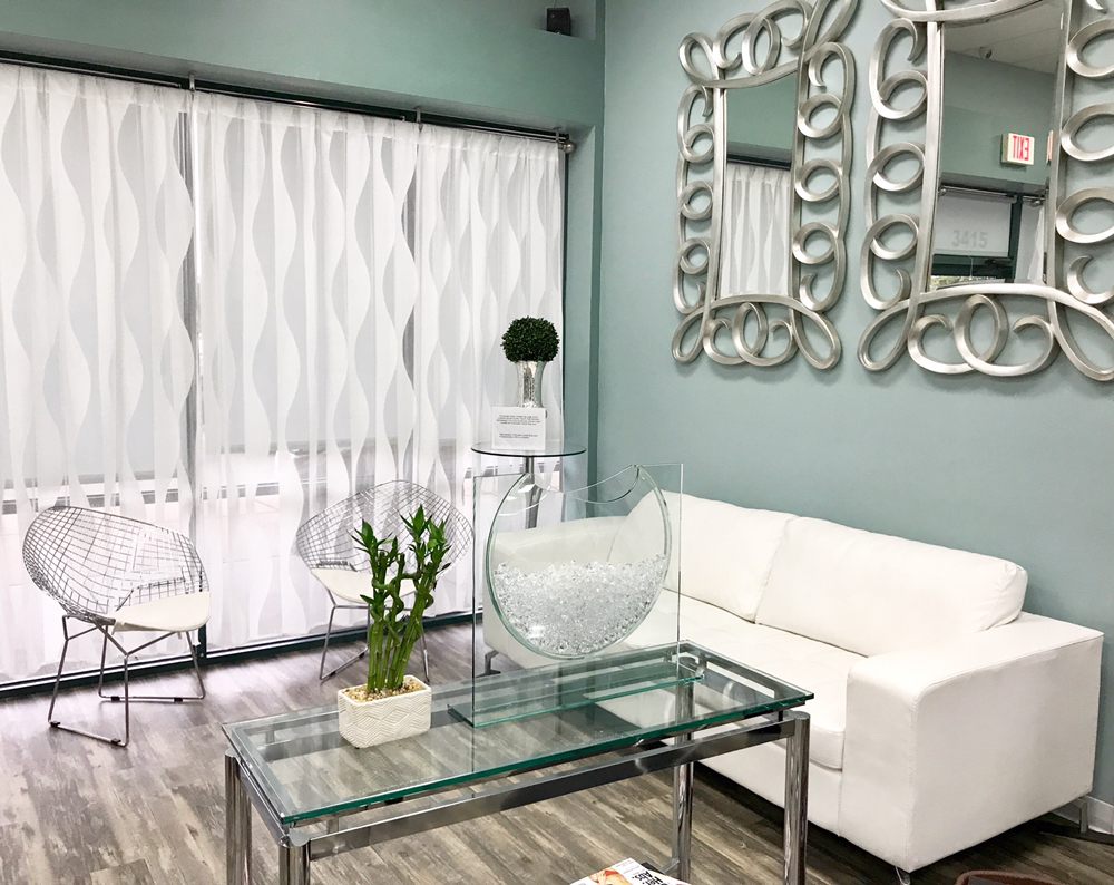 FRINGE HAIR SALON Updated October 2024 10 Photos 3415 N Green