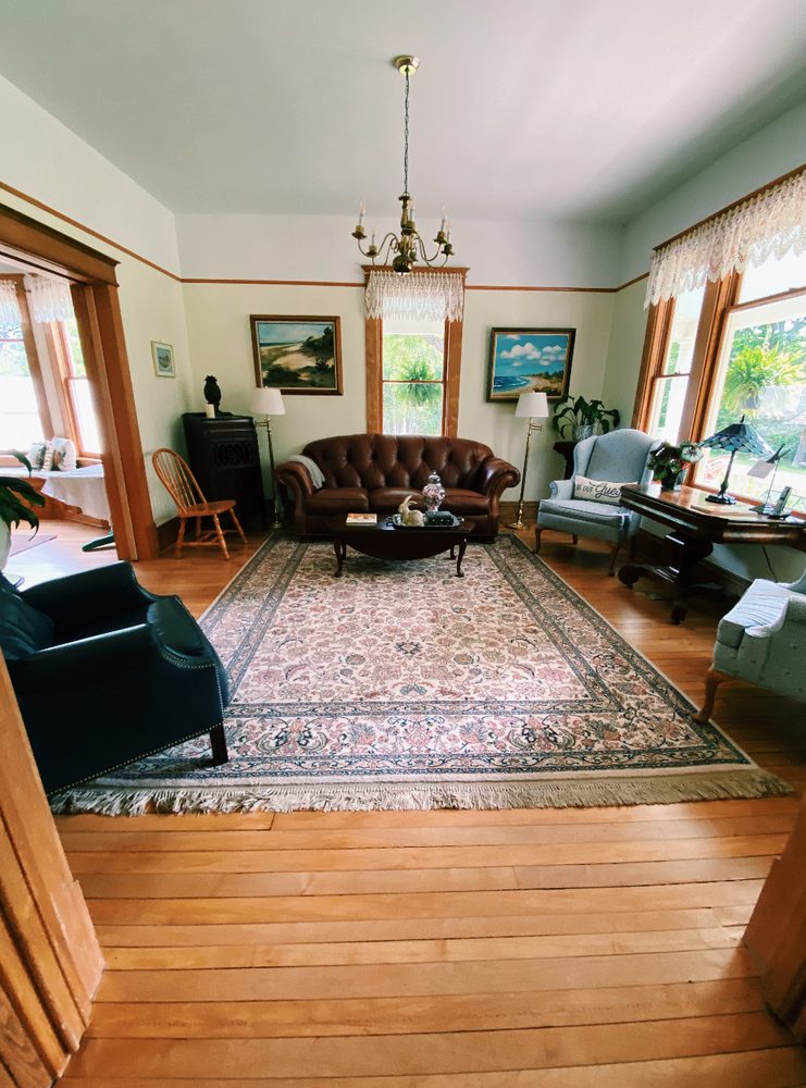 SNOWBIRD INN BED & BREAKFAST Updated October 2024 26 Photos 473 N