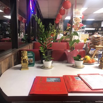 Golden Eagle Chinese Restaurant - Entrance - Seafood Near Me - Honolulu, Hawaii