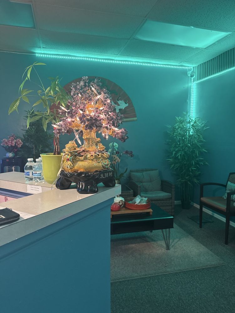 Super One Massage Logo