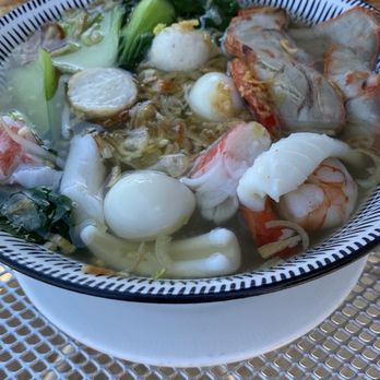 Làng On The Water - Chicken with everything in it - Vietnamese Near Me - Grimsby, Ontario Làng On The Water - Chicken with everything in it - Vietnamese Near Me - Grimsby, Ontario
