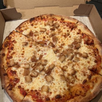 Vinny's Restaurant & Pizzeria - small breaded chicken pizza - Pizza Near Me - Naugatuck, Connecticut