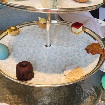Tiffany's Blue Box Cafe - tea set miniatures - Tea Rooms Near Me - New York, New York