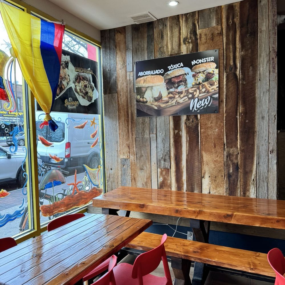 La Perrada De Chalo - Burgers Near Me - Jackson Heights, New York La Perrada De Chalo - Burgers Near Me - Jackson Heights, New York